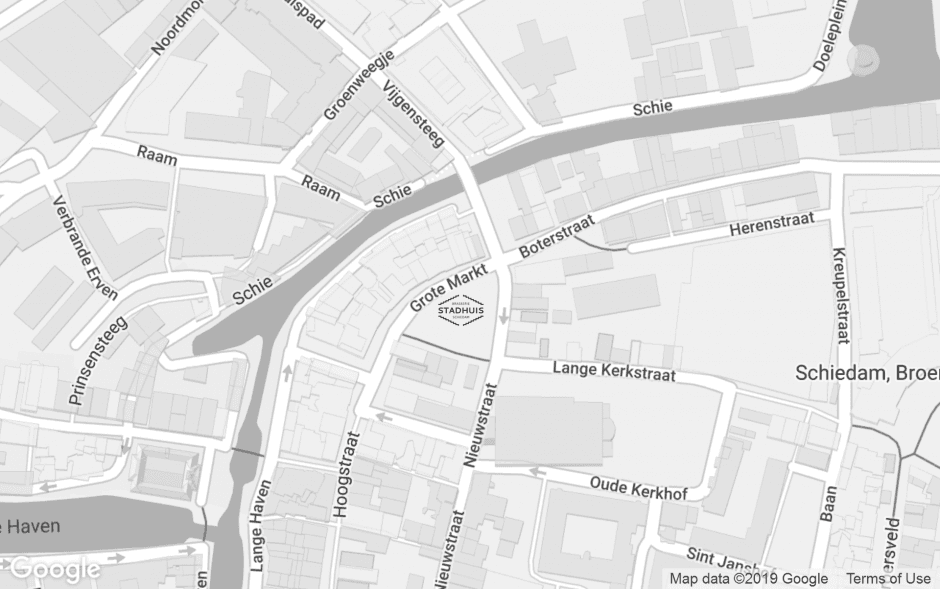 Plattegrond met de ligging van Brasserie Stadhuis aan de Grote Markt in Schiedam.